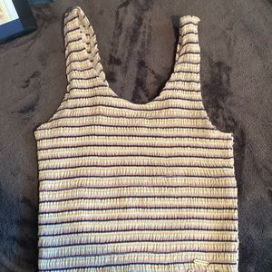 I don’t use this shirt never been worn it’s a pretty crop top for summer